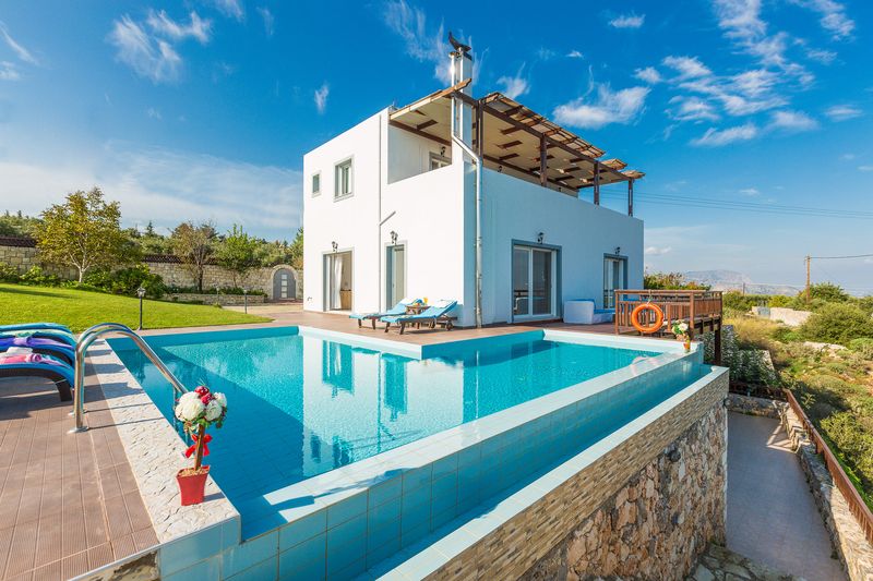 Ekaterini VIP Villa exterior with pool